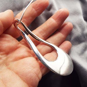 POLISHED SILVERY MOBIUS TEARDROP PENDANT NECKLACE 53